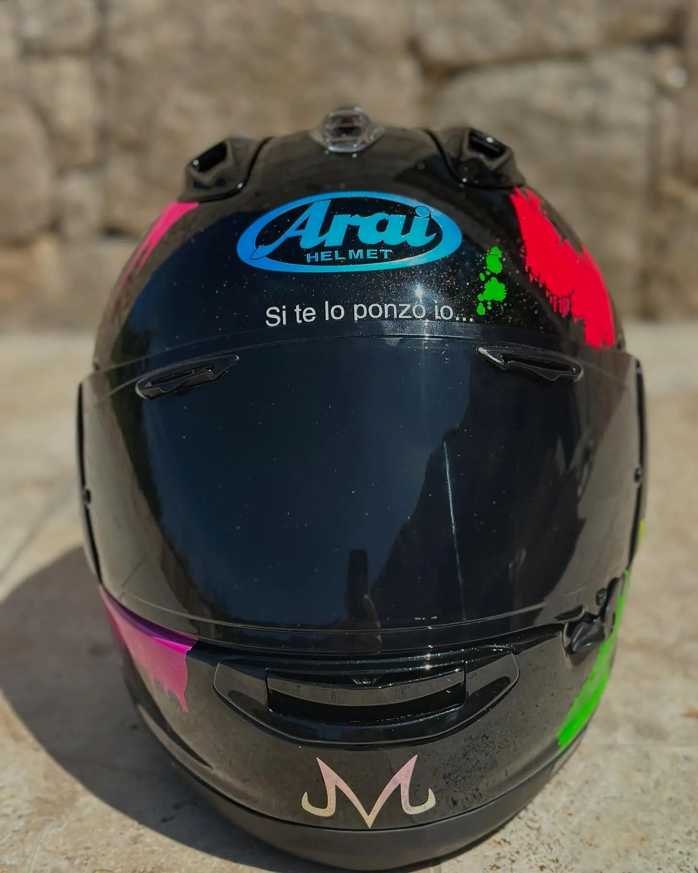Vue de face du casque Arai Color Splash