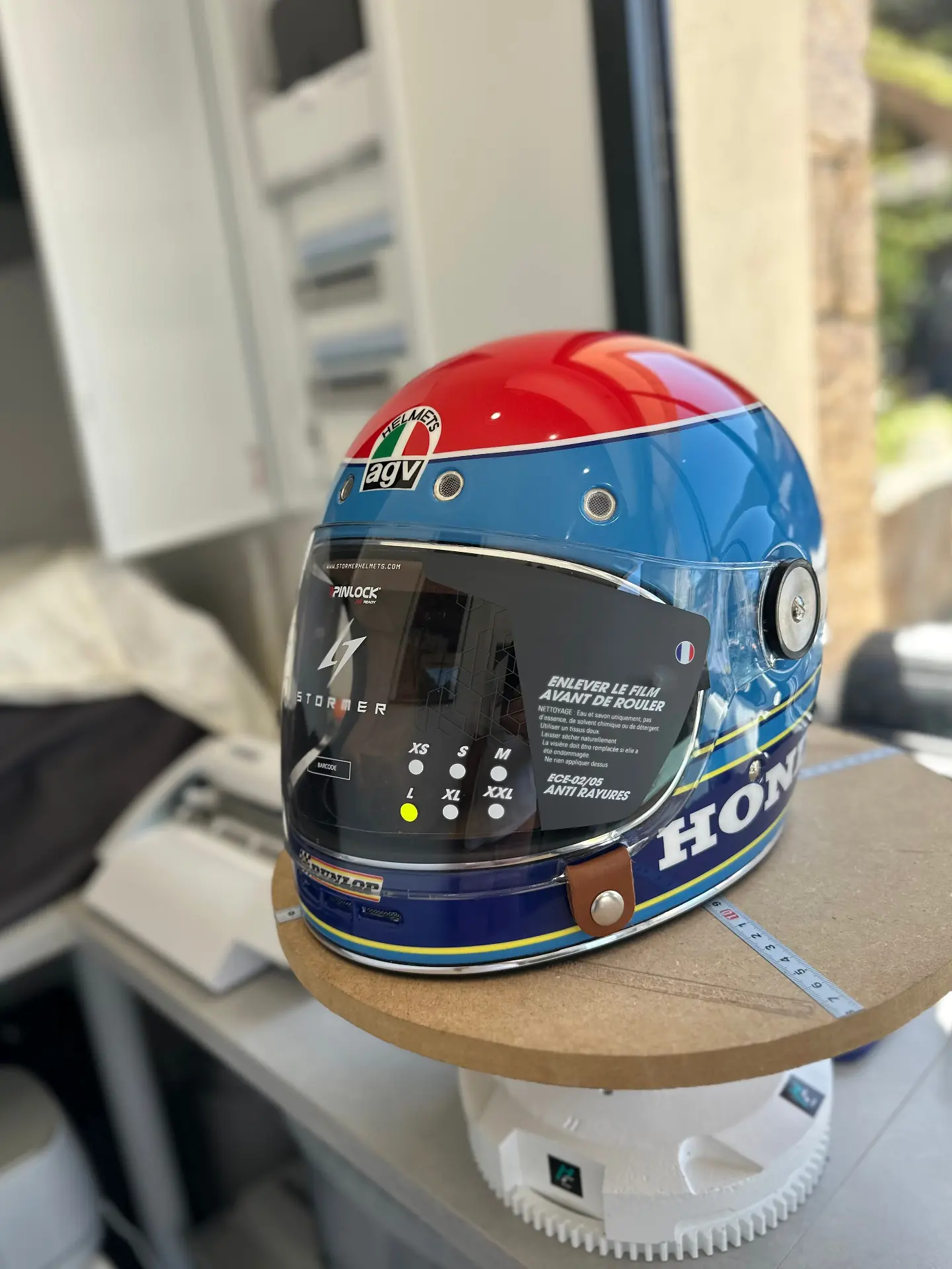 Vue de face du casque Honda Racing Heritage