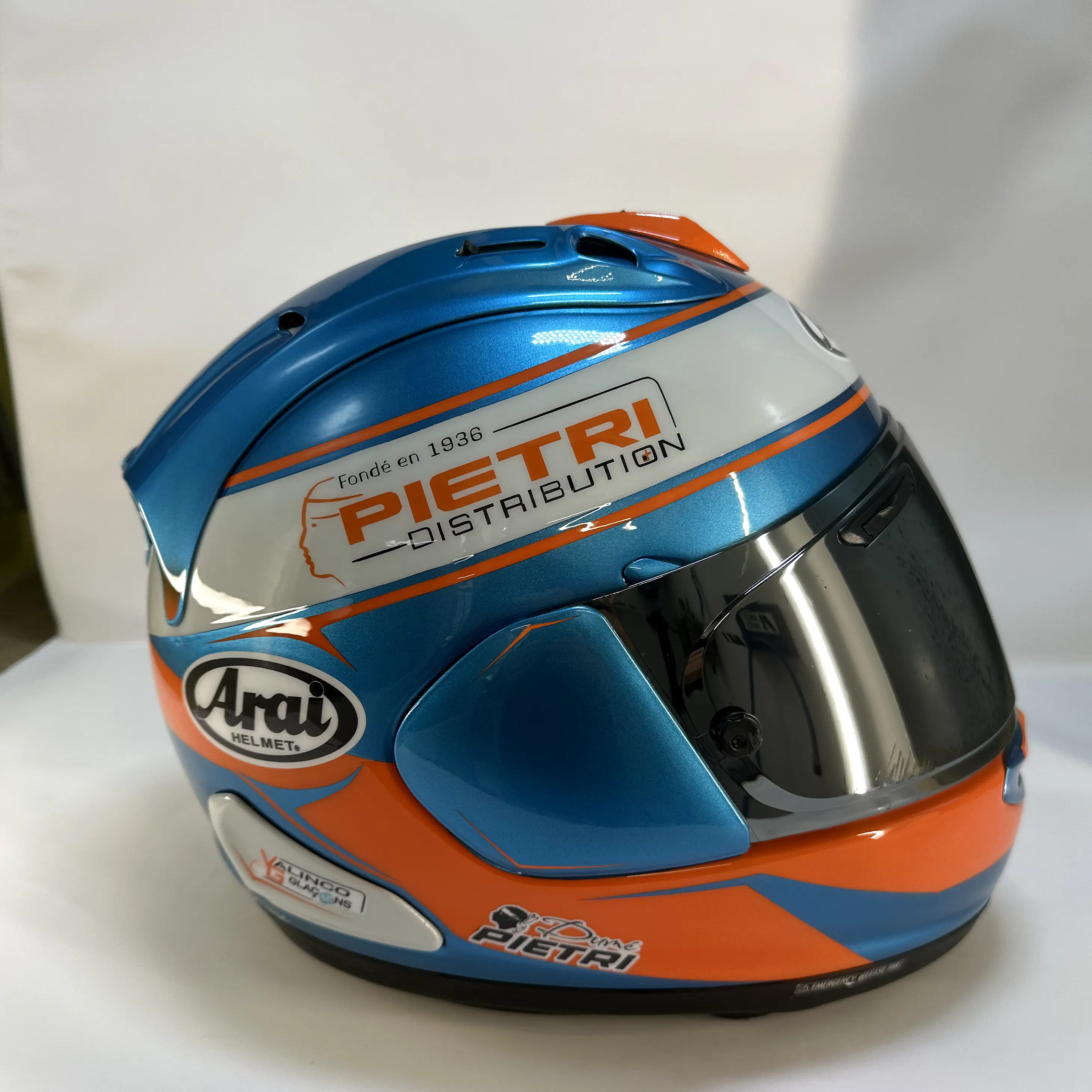 Seconde vue de trois quarts du casque Arai Pietri Distribution