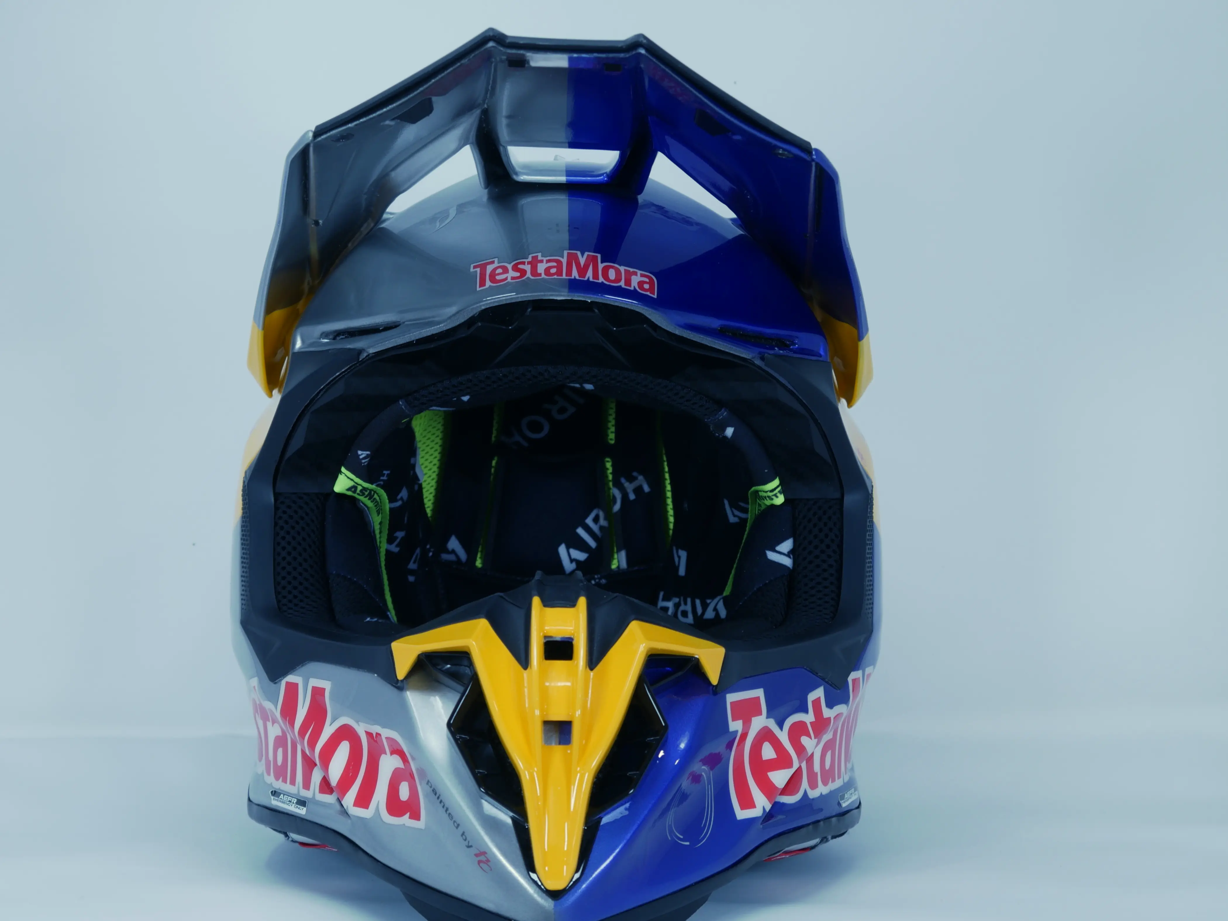 Vue de face du casque Red Bull Nustrale Testa Mora